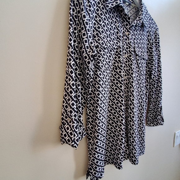 Black and White pattern Button down shirt, stretchy fabric, comfortable, Small - Picture 3 of 7
